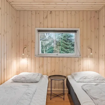 Dom wakacyjny Beautiful In Vaeggerlose With Sauna Bøtø By