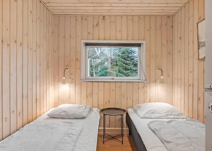 Casa de Férias Beautiful In Vaeggerlose With Sauna Bøtø By