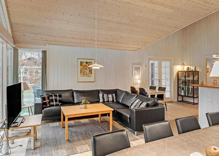 Beautiful In Vaeggerlose With Sauna * Bøtø By